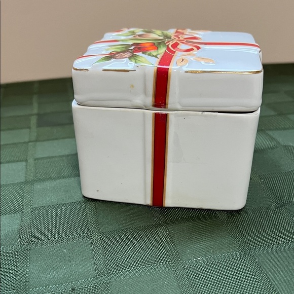 CERAMIC CHRISTMAS PRESENT
CANDY DISH - Picture 8 of 9